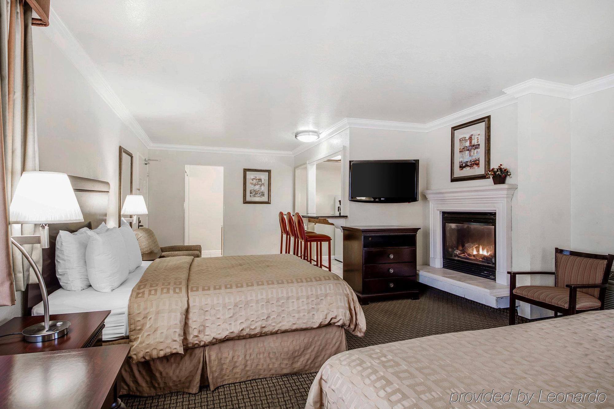 Stargazer Inn And Suites Monterey Exterior photo