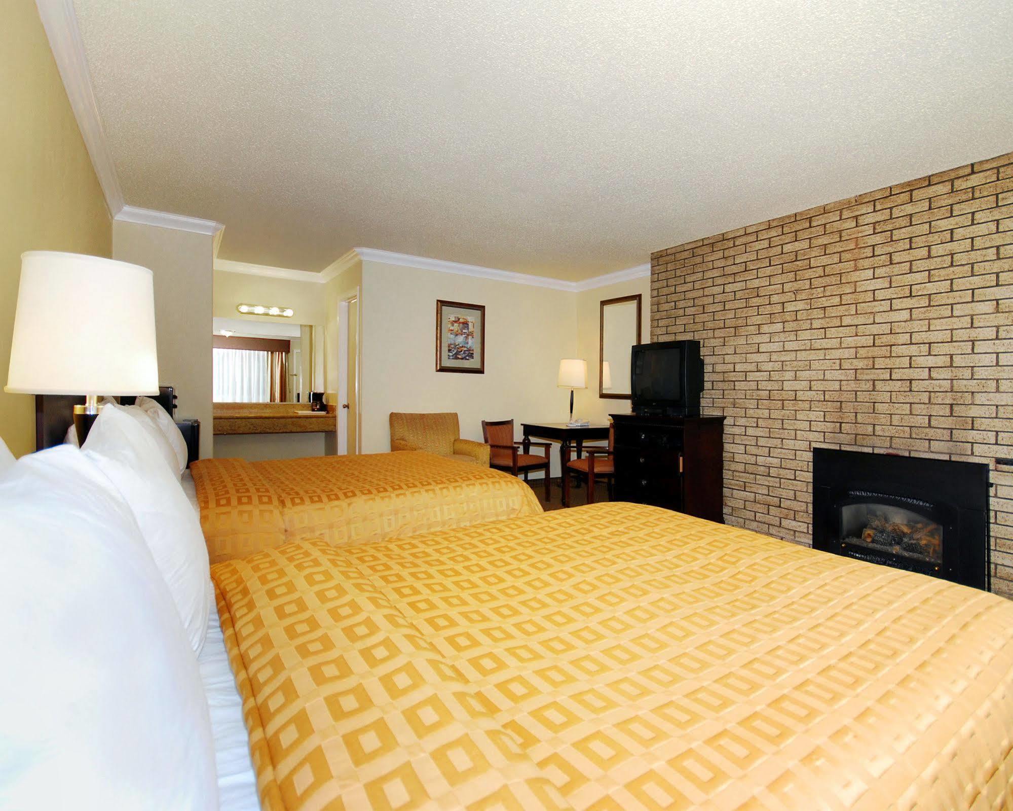 Stargazer Inn And Suites Monterey Room photo